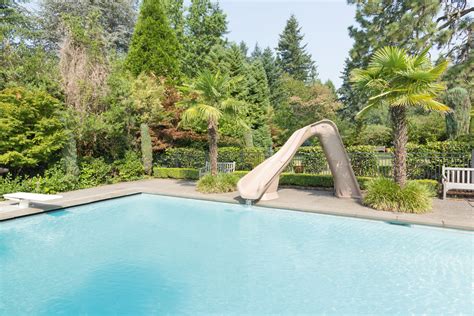 Making a splash: pool slide - Completehome