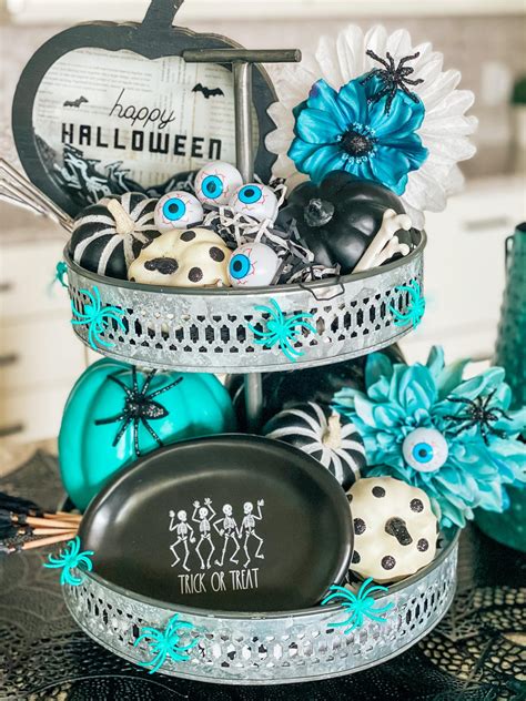 Halloween Tiered Tray | Halloween Home Decor Idea