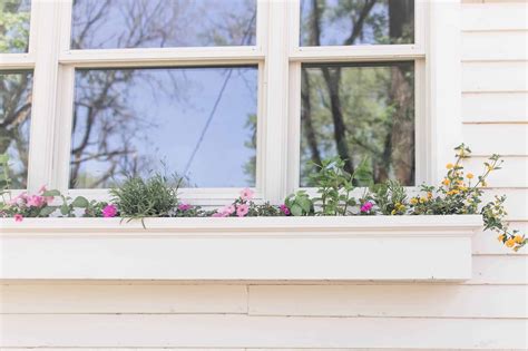 DIY Window Box - Farmhouse on Boone