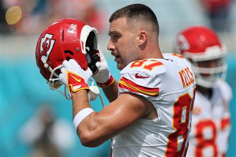 Vaccine skeptics angered by Travis Kelce's new Pfizer ad