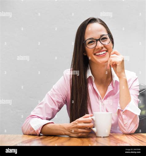 Modern business invoice hi-res stock photography and images - Alamy