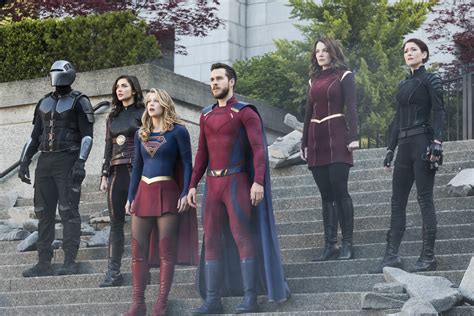 SUPERGIRL: The Battle For Earth Begins In New Photos From The Season 3 ...