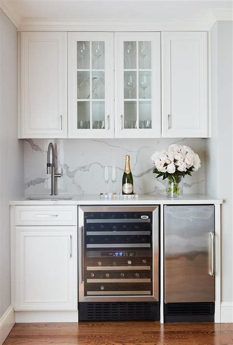 Wet Bar Under Counter Mini Fridge Design Ideas