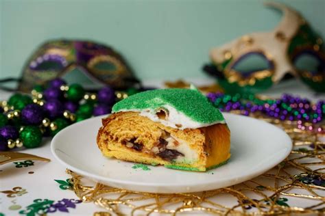 8 King Cakes to Order for Mardi Gras Season