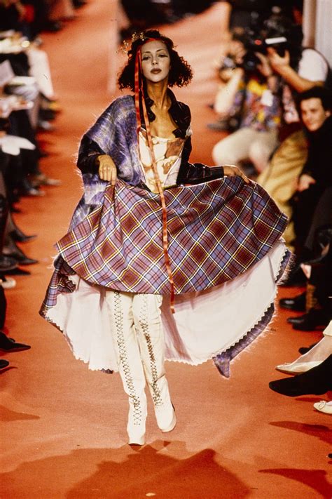 Vivienne Westwood Fall 1993 Ready-to-Wear Fashion Show | Vivienne westwood, Runway fashion ...