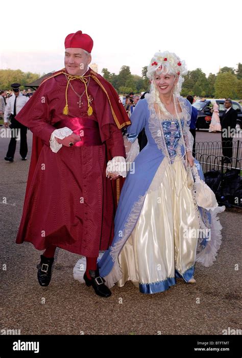 CONRAD BLACK AND HIS WIFE, BARBARA AMIEL, DRESSED IN 18TH CENTURY Stock ...