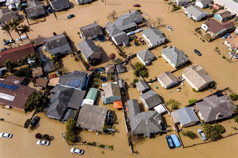 Photos: Thousands to evacuate in flood-ravaged California | Gallery ...