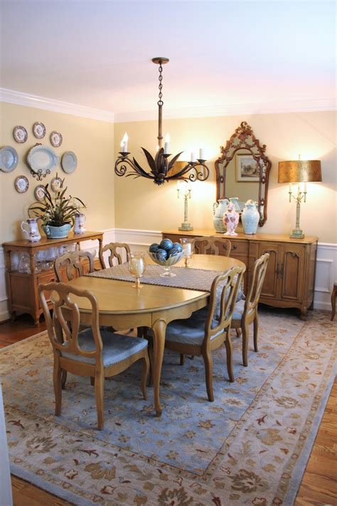 "Golden Glamour" Antique Dining Room - Sumptuous Living