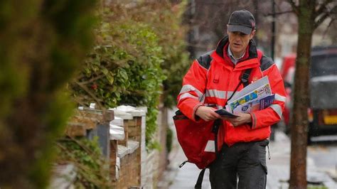 Royal Mail workers vote to go on strike over pay - BBC News