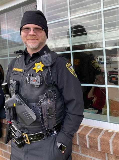 Forsyth County Sheriff’s Office shares sweet photo of deputy visiting ...