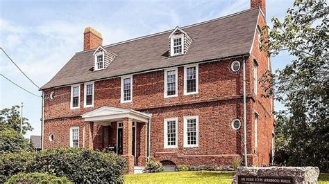 America's Oldest Brick House Has Been Standing Since 1680