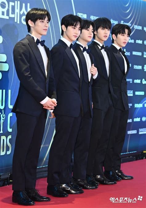 Stars Walk The Red Carpet At The 32nd Seoul Music Awards