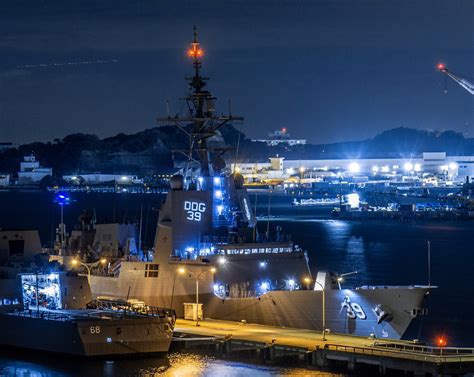 DDG 39 HMAS Hobart docking in Yokosuka [2048 x 1632] : r/WarshipPorn