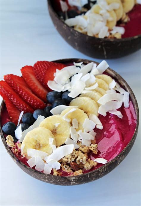 Pitaya Smoothie Bowl aka Dragon Fruit - Love to be in the Kitchen