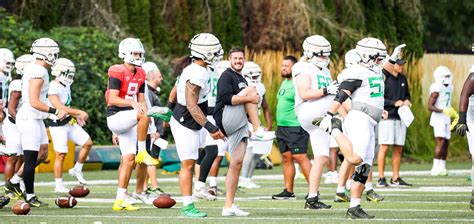 WATCH: Oregon Ducks Head Coach Dan Lanning Gives Final Updates Ahead of ...