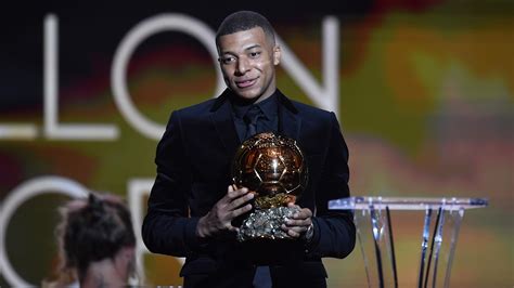 PSG - Equipe de France - Kylian Mbappé peut-il sérieusement envisager de remporter le Ballon d ...