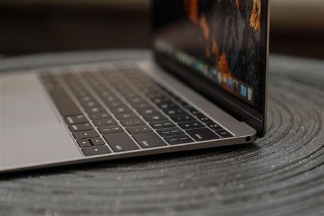 The 12-inch Apple MacBook has some surprises under the hood - CNET