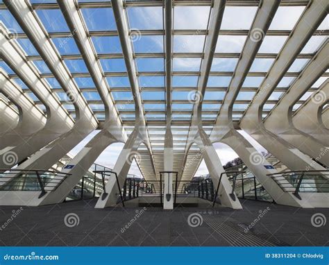 Modern Architecture at Train Station Editorial Stock Image - Image of curve, glass: 38311204