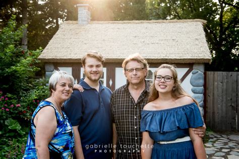 Loewen Family Photos at Assiniboine Park | Gabrielle Touchette Photography