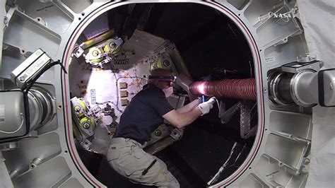 Astronauts enter world's first inflatable space habitat - CBS News