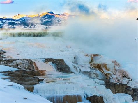 Yellowstone in Winter: 30 Useful Things to Know Before Visiting ...