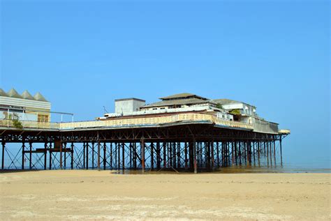 Fears that asbestos in Colwyn Bay pier 'could contaminate beach' - Inspectas