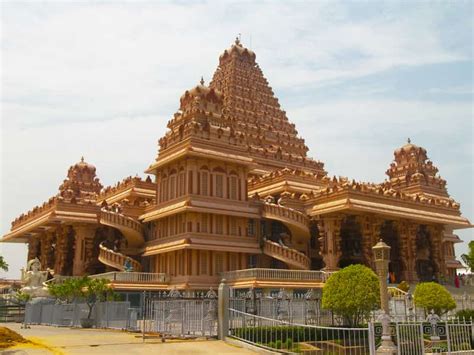 Famous Temples In Delhi | Temples In Delhi | Treebo Blogs