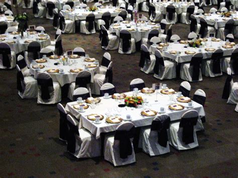 how to set up 10 round tables in banquet wedding reception rectangle tables great wedding #Weddi ...