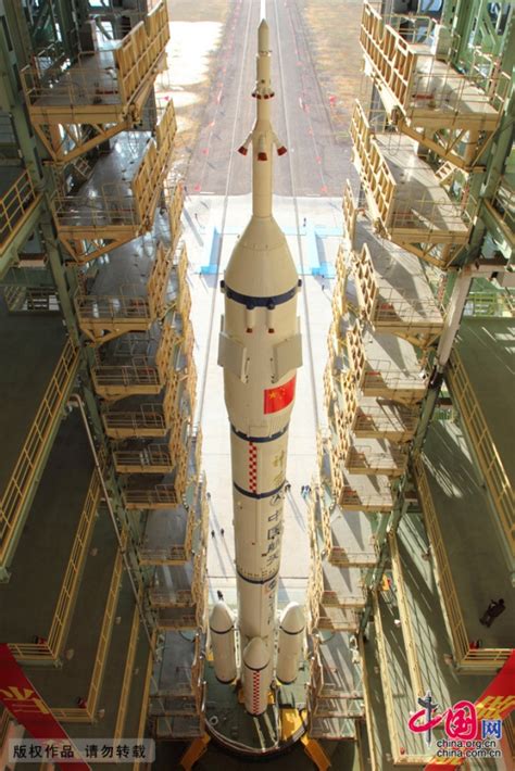 Long MarchIIF Rocket Ready For Takeoff with ShenZhou8 Capsule | Chinese ...