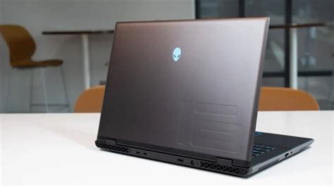 Alienware m16 R2 Review: A Multi-Purpose Sleeper Gaming Laptop ...