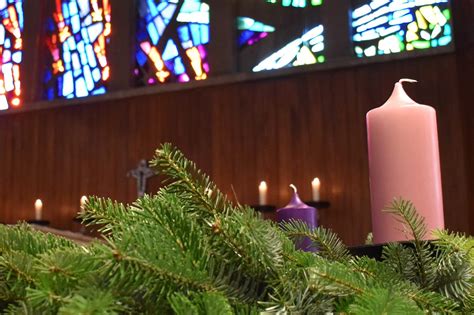 What Do the Purple, Pink, and White Advent Candle Colors Mean? | Color Meanings