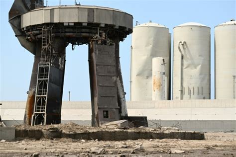 Giant SpaceX rocket left craters, serious damage to launchpad - TrendRadars