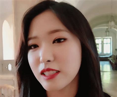 Olivia Hye Hyejoo GIF - OliviaHye Hyejoo Loona - Discover & Share GIFs Tell Me Now, Odd Eyes ...