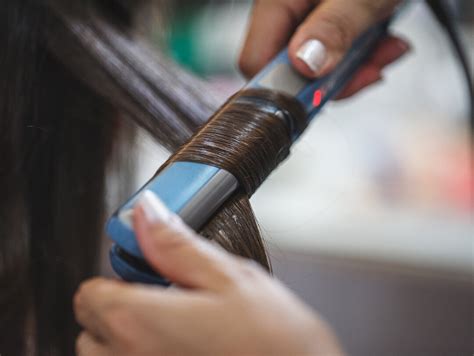 How to Curl Hair with a Flat Iron: 3 Ways