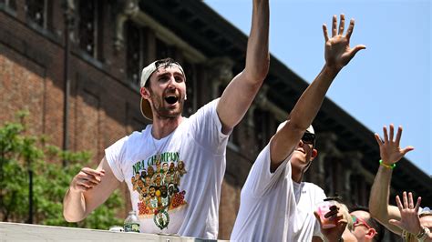 Vanderbilt standout Luke Kornet leads Boston Celtics parade chant