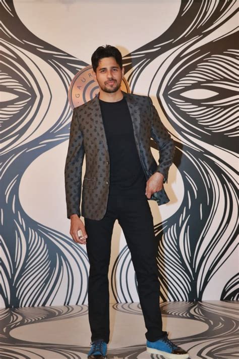 Dear men, we dig Sidharth Malhotra’s wardrobe and here’s why you should ...