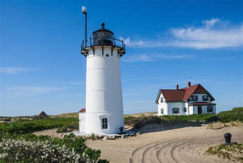 8 stunning New England lighthouses you can begin touring this month