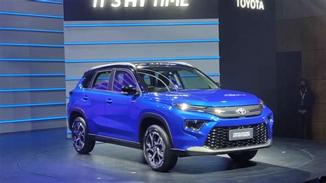 This Toyota mid-size SUV emerges as a hot favourite for car buyers - Hindustan Times