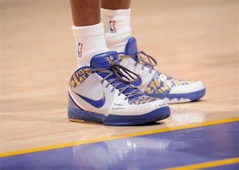 Kobe Bryant Shoes Pictures: Nike Zoom Kobe IV (4) 61 Points Edition ...