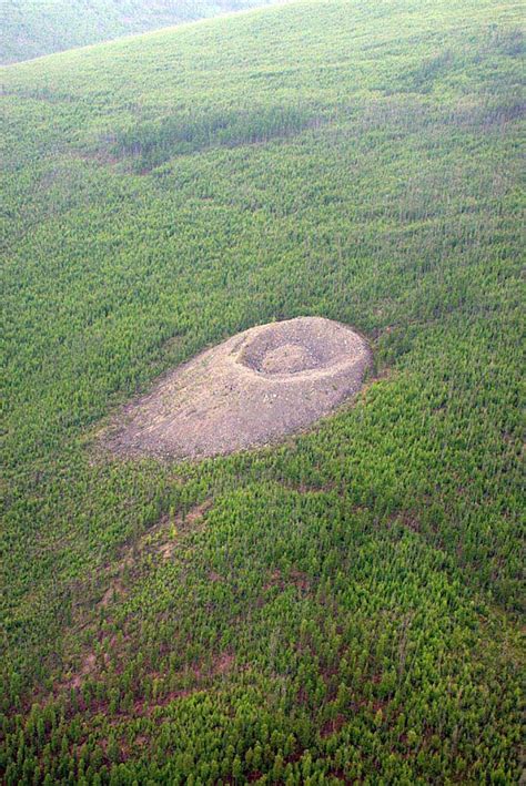 The Patomskiy crater. A peculiar rock formation located in Siberia whose origin is still unknown ...