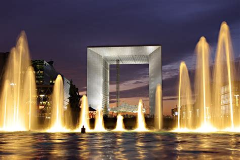 Paris rooftop to see the city : La Grande Arche de la Defense