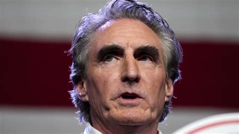 Gov. Doug Burgum injured his leg, may miss GOP presidential debate | AP News