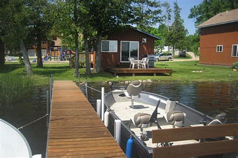 Minnesota Lake Cabins - Two Bedroom Lake Level Cabin - Great Fishing