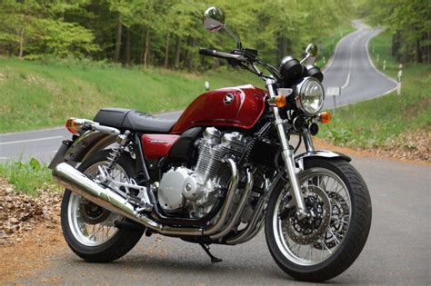 Test Honda CB 1100 EX - Zeitreise mit Sicherheit und Komfort - Magazin