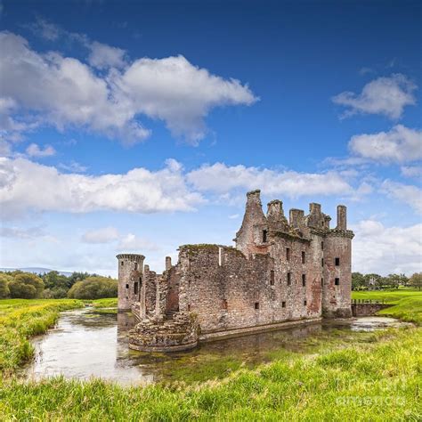 Caerlaverock Castle Dumfries And Galloway Scotland. | Scotland castles ...