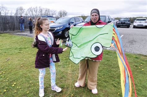 Kites take to the sky in Austintown | News, Sports, Jobs - Tribune Chronicle