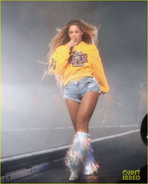 Beyonce's Coachella Performance Photos - See Her Fierce Looks!: Photo ...