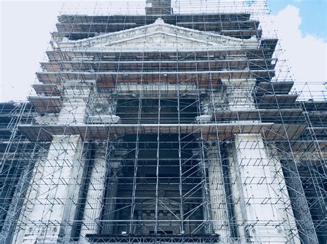 Welcome to the Palace of Scaffolding: the dramedy of Palais de Justice - Brussels Express