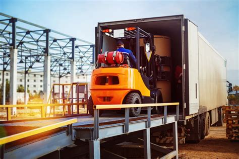 4 Ways Trucking Companies Unload Freight