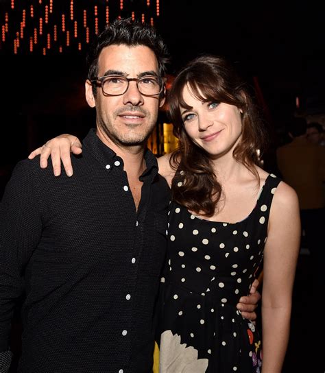 Zooey Deschanel announces pregnancy - Chicago Tribune